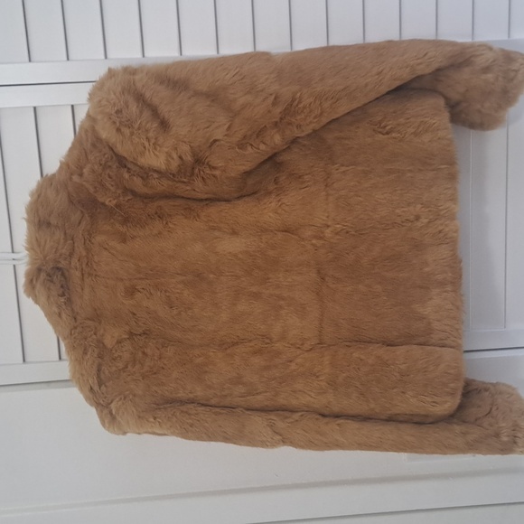 Beautiful Fake Fur Coat Medium - Picture 7 of 8